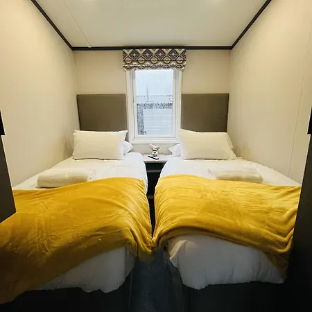 Royal Pines Lodge With Hot Tub Allerthorpe Room photo
