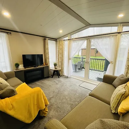 Royal Pines Lodge With Hot Tub Allerthorpe Room photo