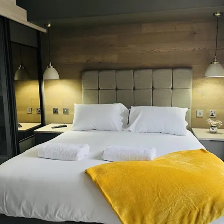 Royal Pines Lodge With Hot Tub Allerthorpe Room photo