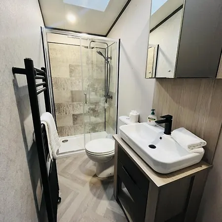 Royal Pines Lodge With Hot Tub Allerthorpe Room photo